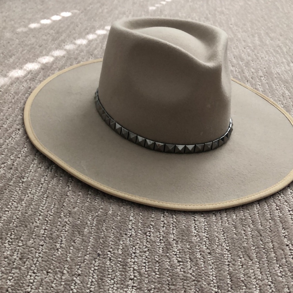 Tan brimmed western hat - Picture 1 of 3